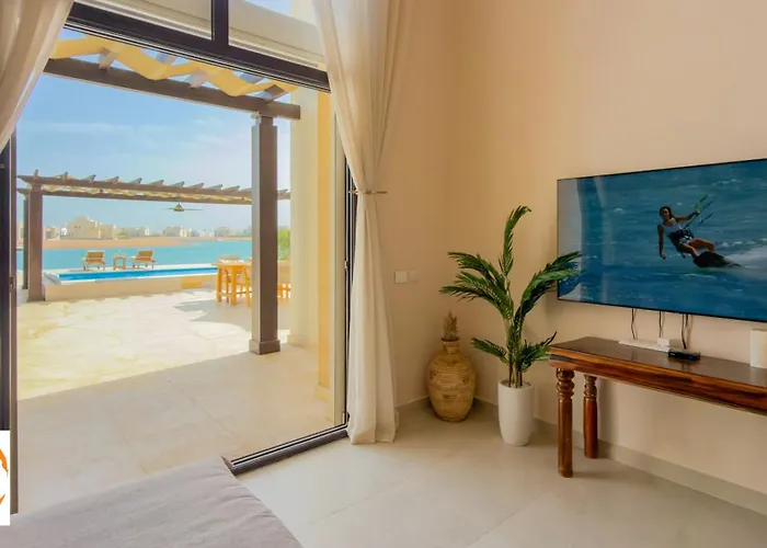 Heated Pool 4br Villa, Lagoon Front, Ancient Sands - Ollystays Villa
