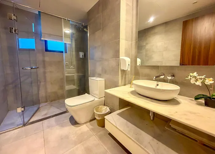 Villa Heated Pool 4br Villa, Lagoon Front, Ancient Sands - Ollystays *